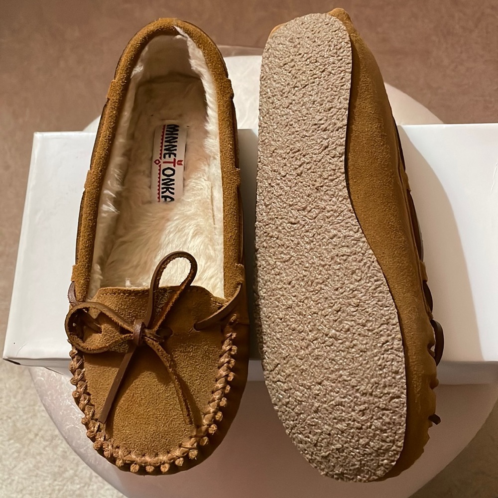 Minnetonka "Cally" Slipper; Cinnamon; BRAND NEW